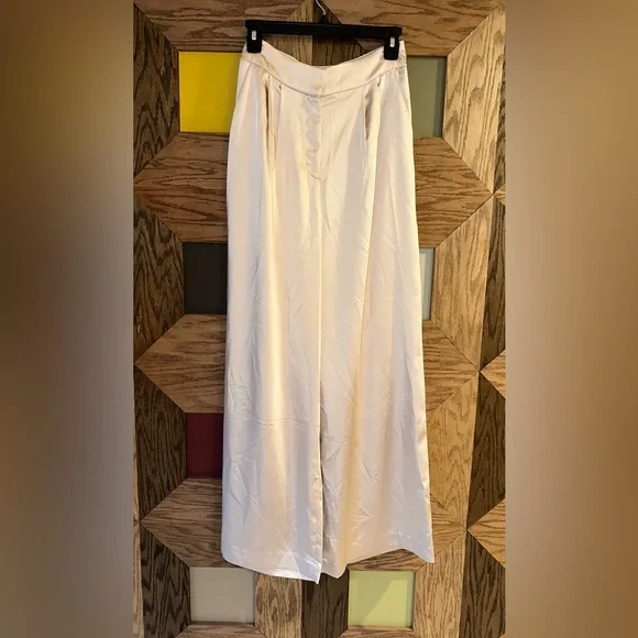 NWT Express Women’s Satin Pants Beige Super High Waisted Wide Leg Trousers Sz 2 - Picture 4 of 14